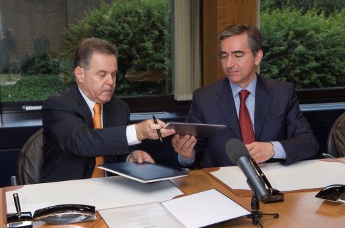 ATHENS METRO – Mr Christos Tsitouras, chairman of Attiko Metro S.A.,signed a new agreement on the new credit facility of 150 milion for the extension of Athens Metro