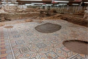 AGHIA SOPHIA Station – South entrance – Mosaic floor