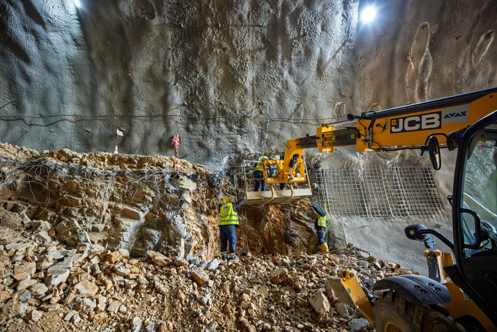 Veikou Tunnel